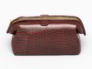 Alligator leather bags are in high demand in the fashion world, with price tags of tens of thousands of dollars and waiting lists over half a decade long, it's little wonder the big fashion houses are in a rush to get their hands on top-quality materials to speed up the process and make more sales.