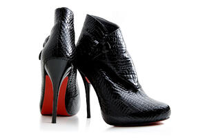 Crocodile skin is a very good material for high-fashion shoes such as high heels.